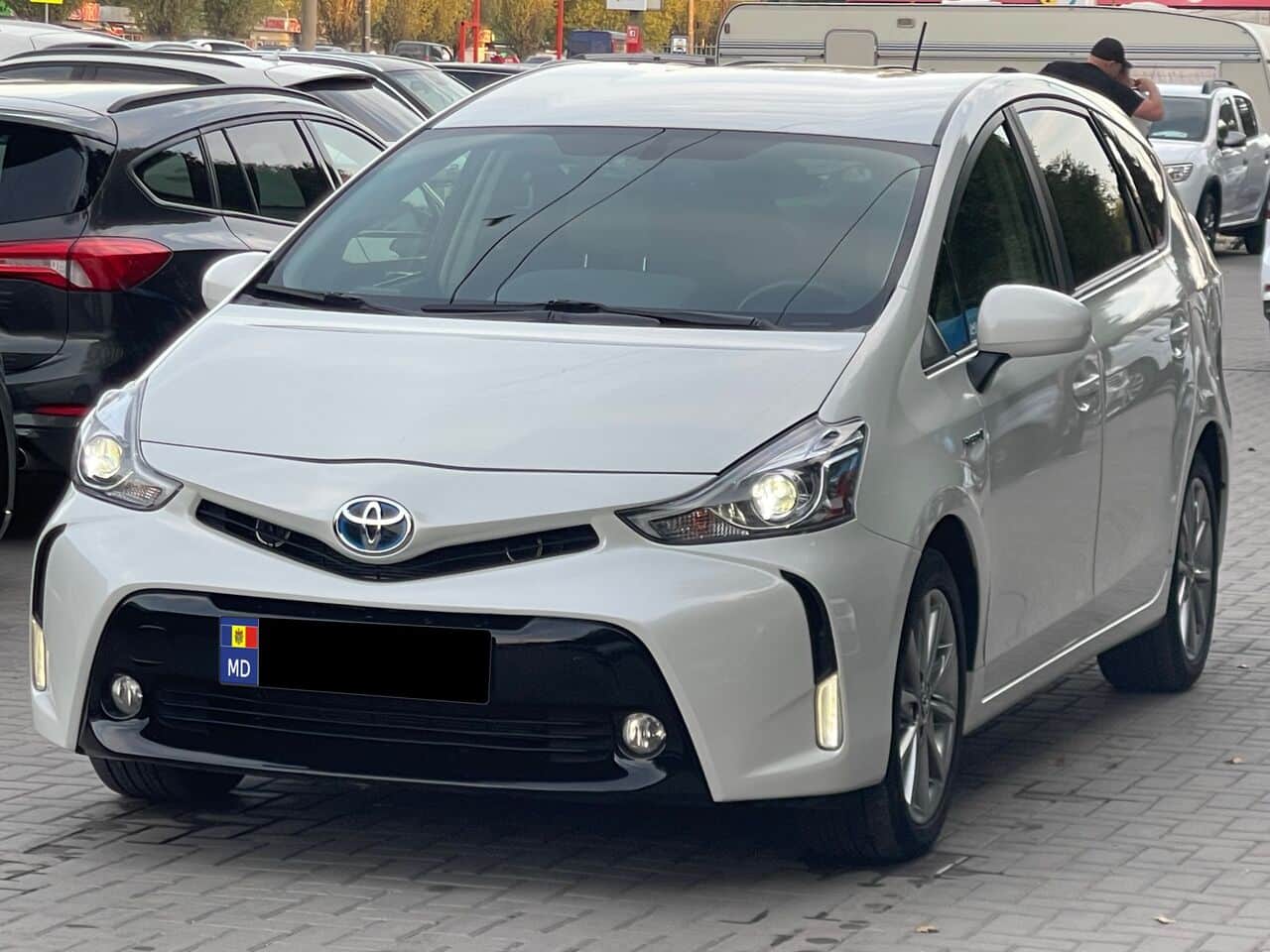 2016 Toyota Prius V — Foto 1