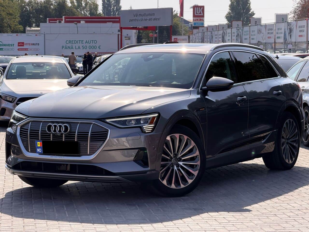 Audi E-tron 2019 — Фото 1
