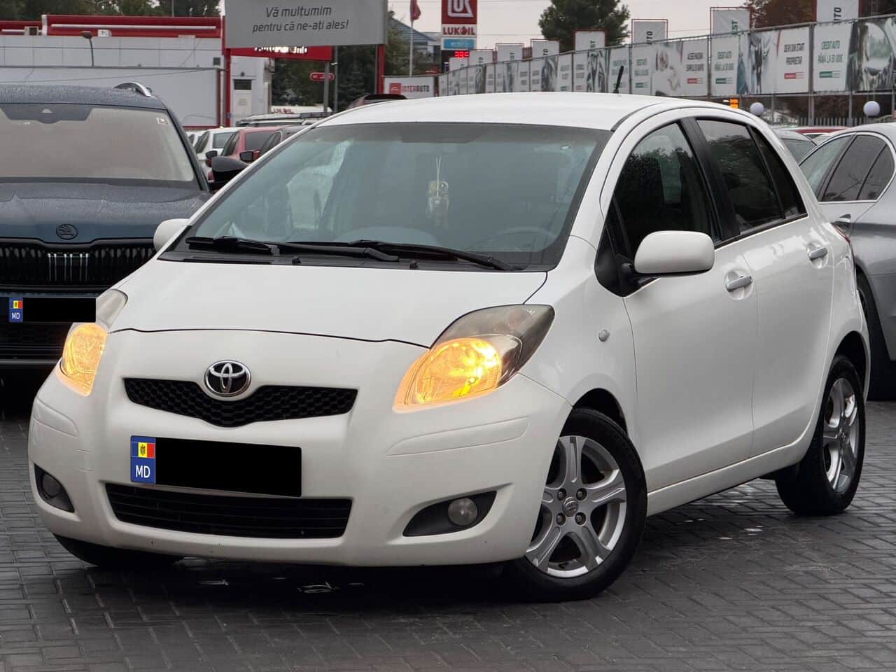 Toyota Yaris 2010 — Фото 1