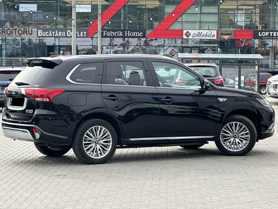 Mitsubishi Outlander 3