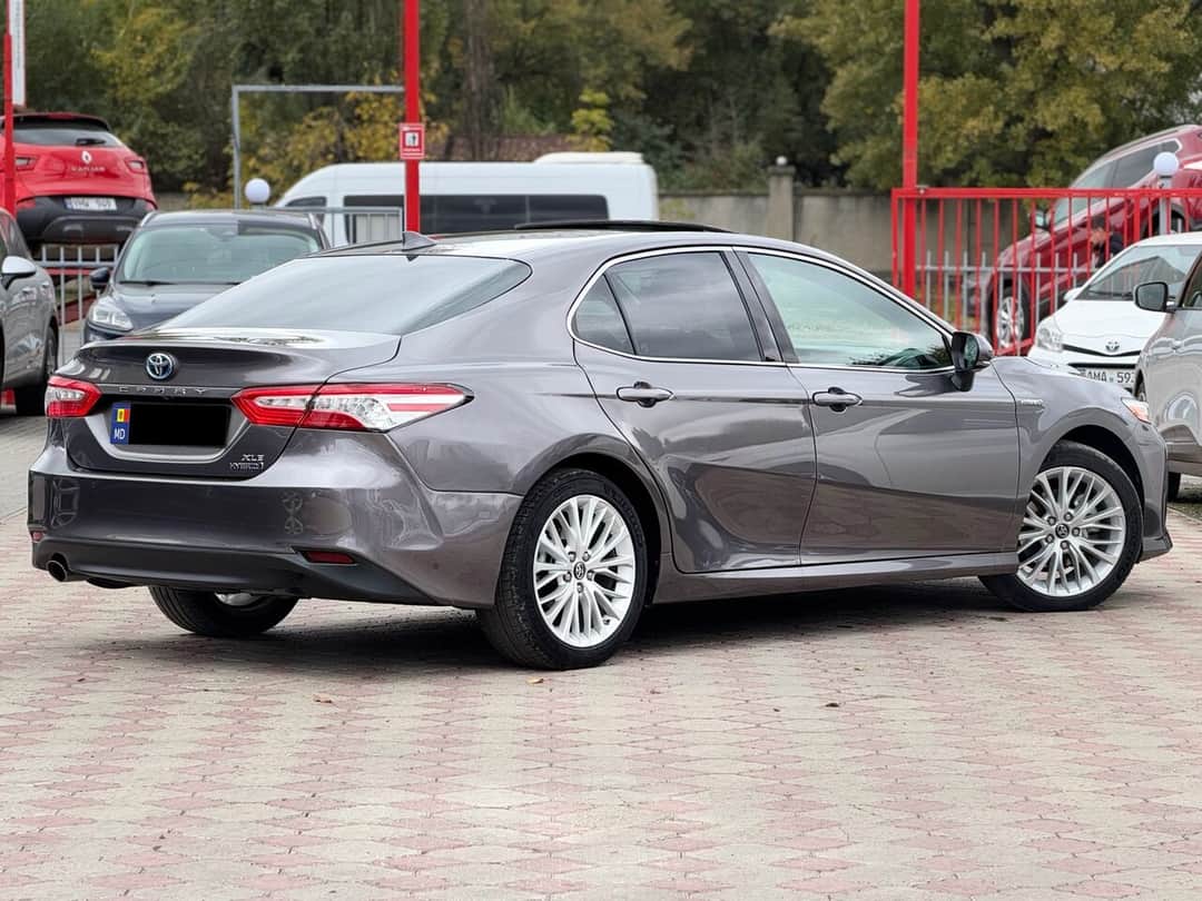 Toyota Camry 4