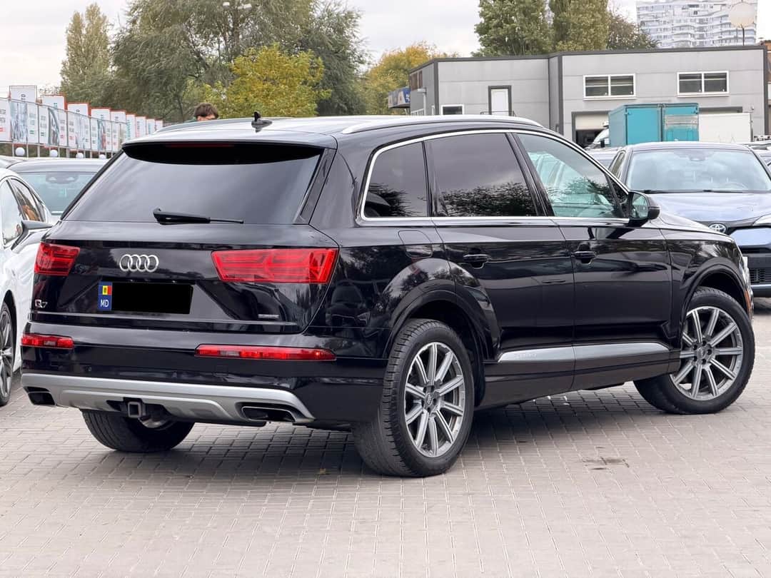 Audi Q7 4