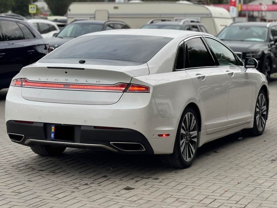 Lincoln MKZ 3