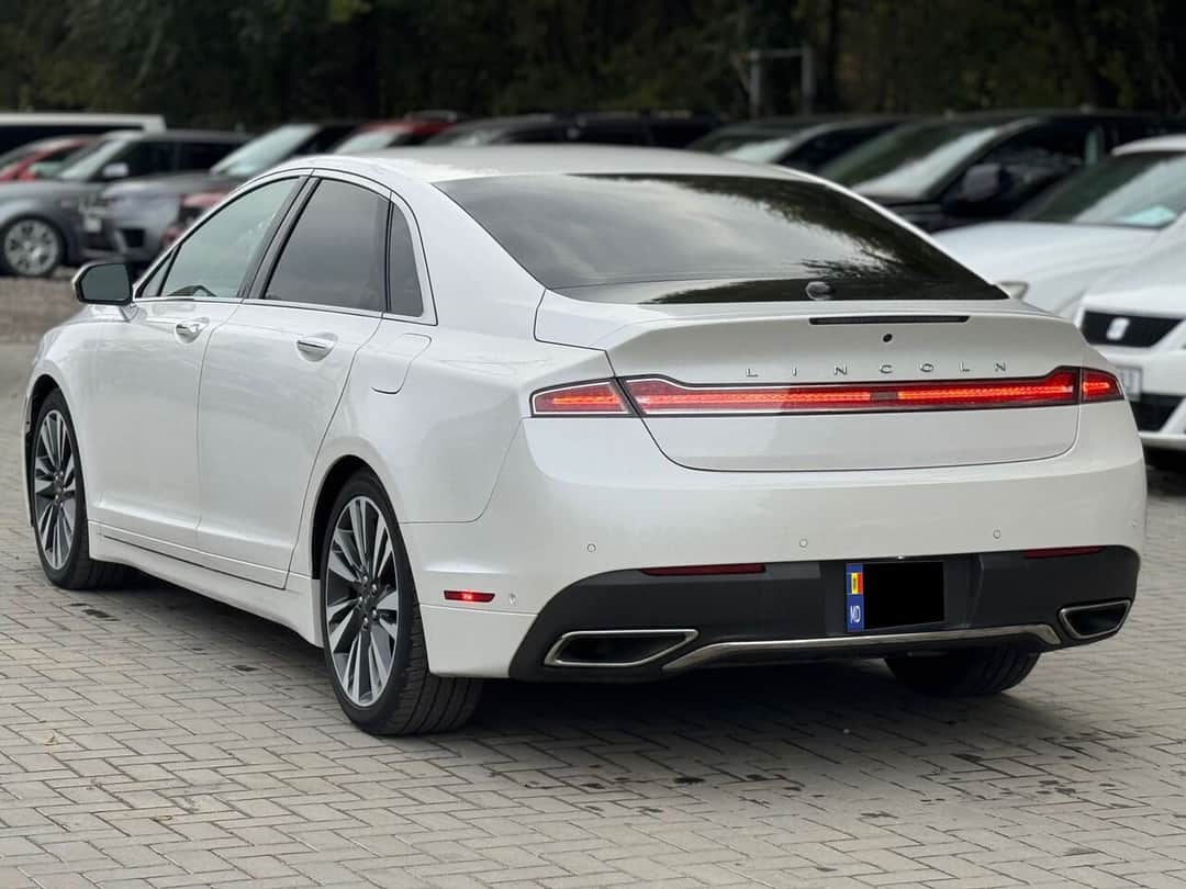 Lincoln MKZ 4