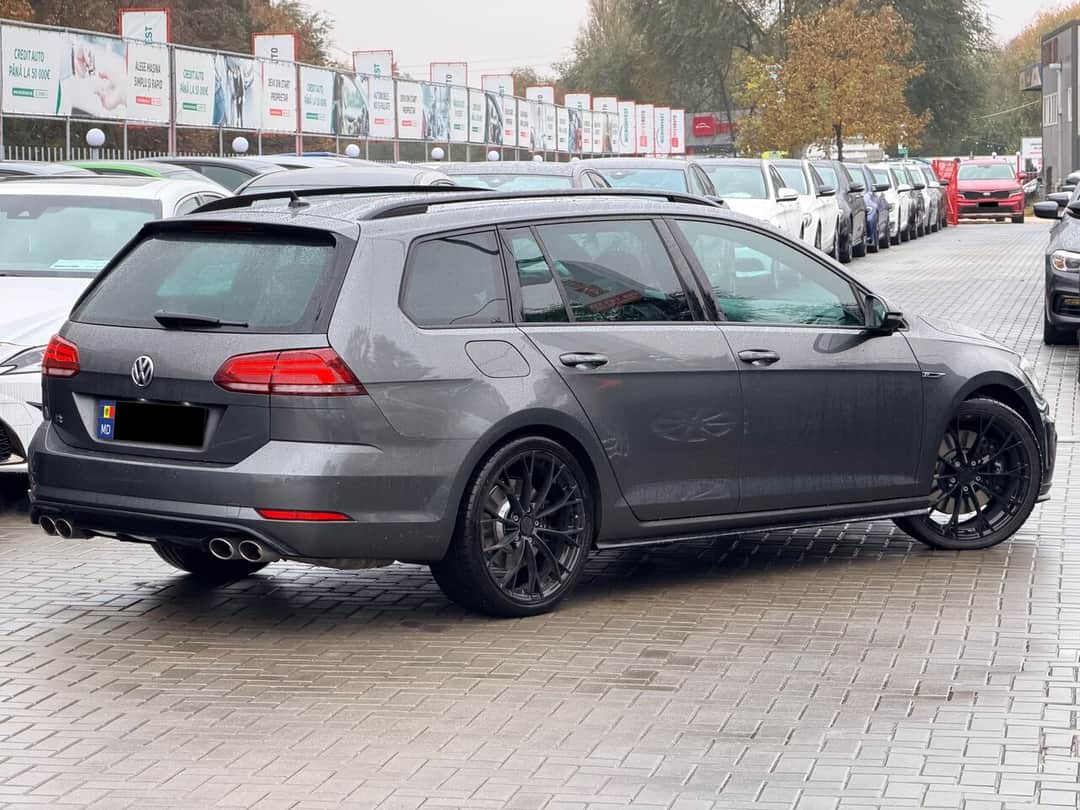 Volkswagen Golf R 3