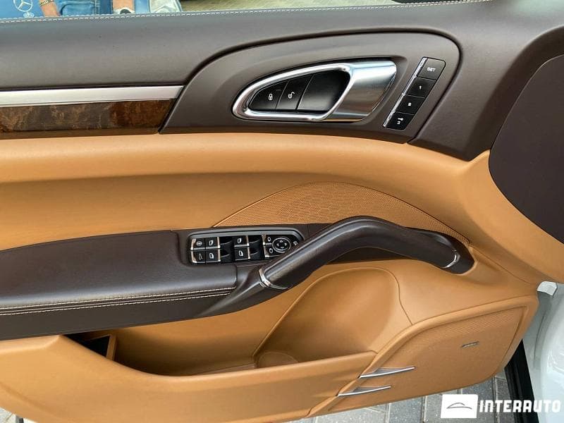 Porsche Cayenne 2012 — Миниатюра 5