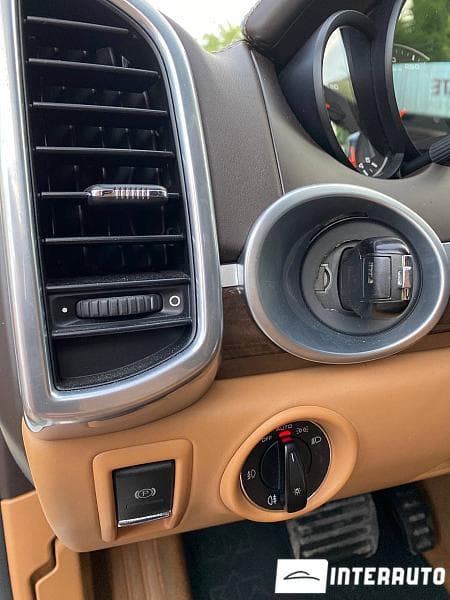 Porsche Cayenne 2012 — Миниатюра 15