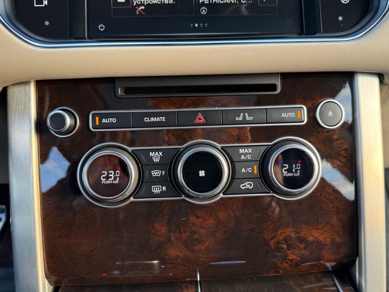 Land Rover Range Rover Vogue 2015 — Миниатюра 11