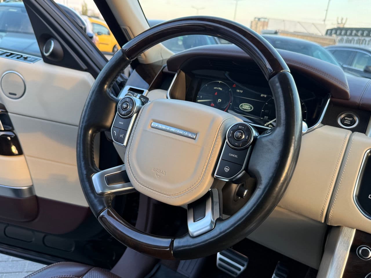 Land Rover Range Rover Vogue 2015 — Миниатюра 7