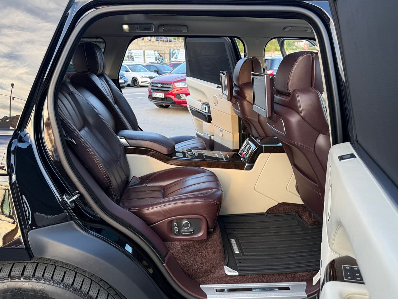 Land Rover Range Rover Vogue 2015 — Миниатюра 18