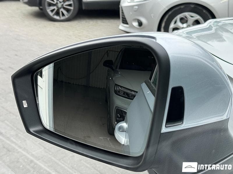 2018 Volkswagen Touareg — Miniatură 25