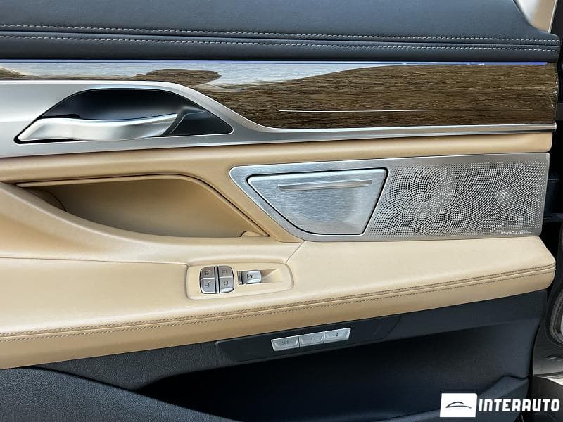 2015 BMW 740 — Miniatură 21