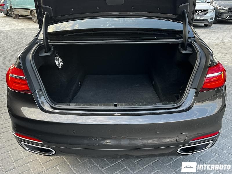 2015 BMW 740 — Miniatură 26