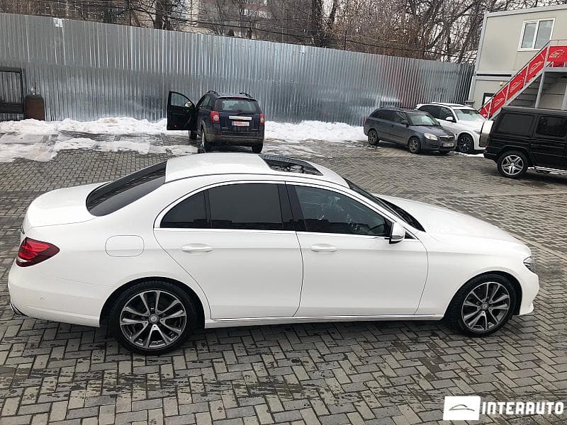 2016 Mercedes E 220 — Miniatură 3