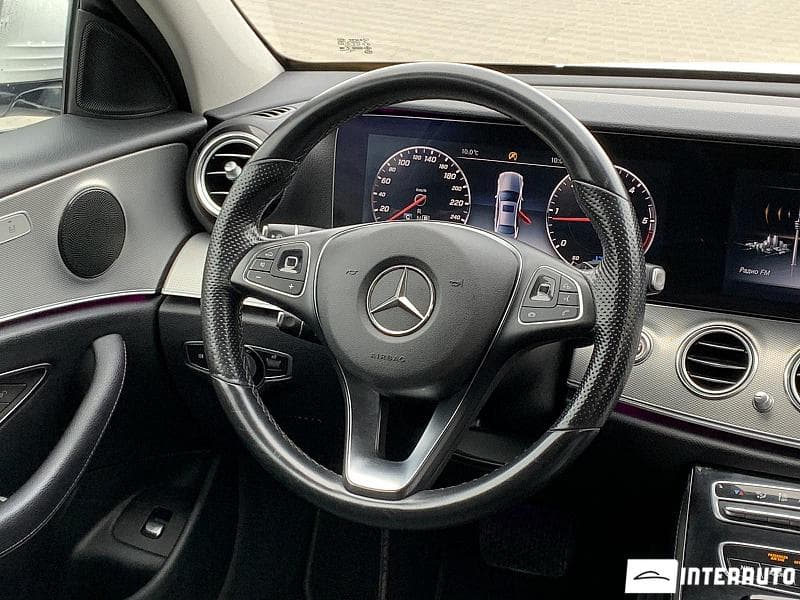 2016 Mercedes E 220 — Miniatură 9