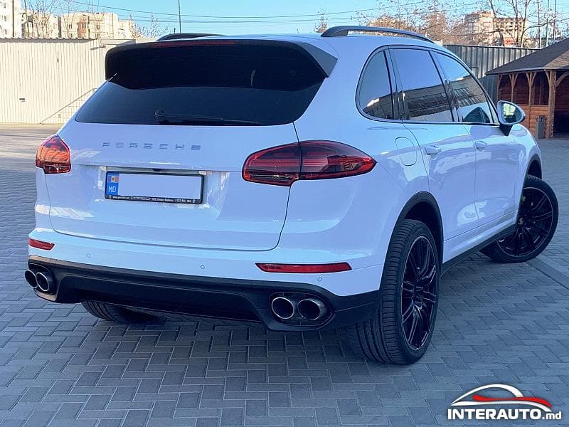 Porsche Cayenne S Hybrid 2015 — Миниатюра 3