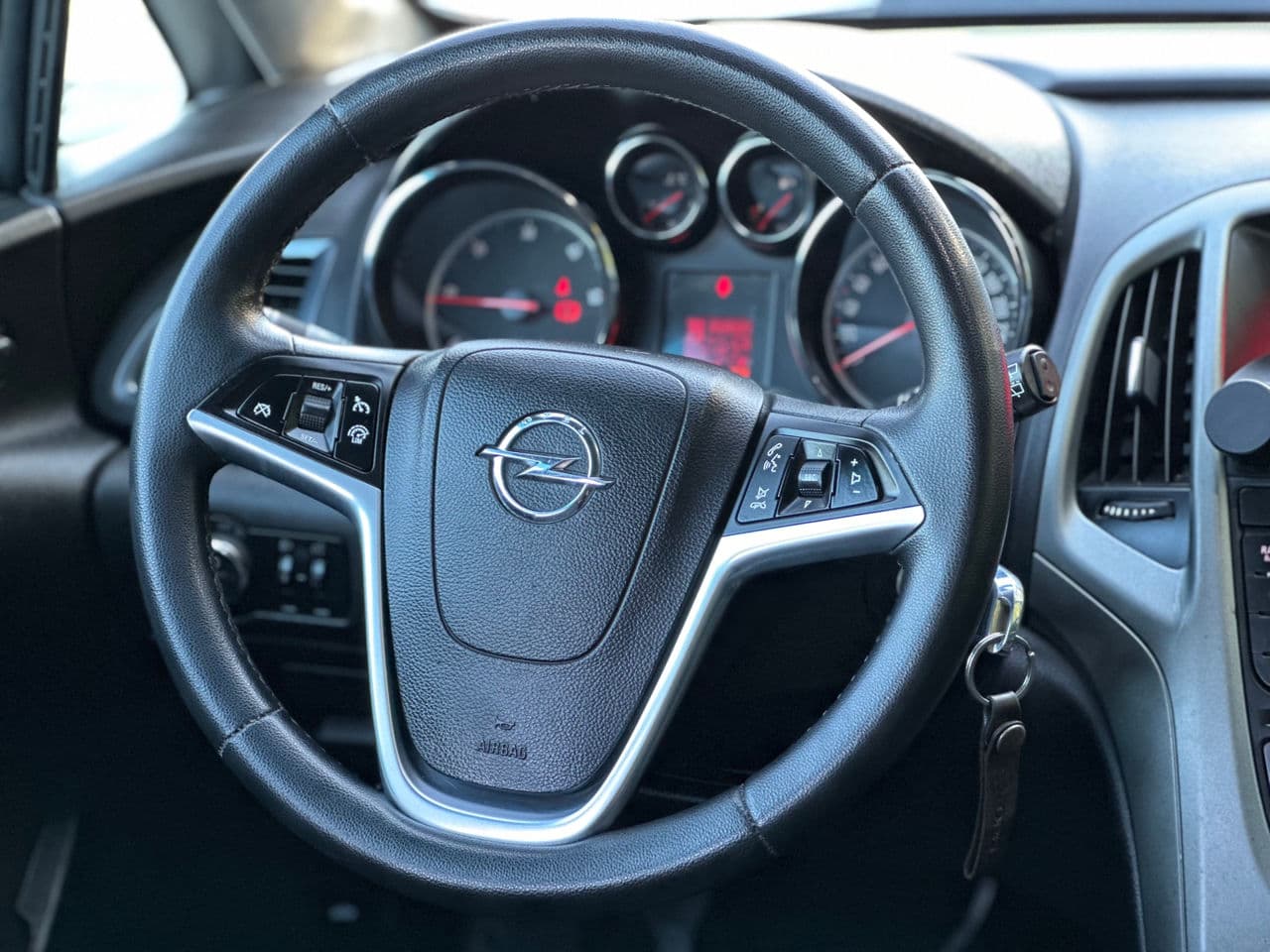Opel Astra 2013 — Миниатюра 8