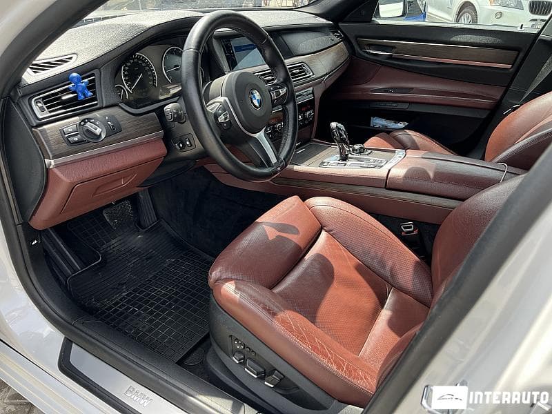 BMW 730 2010 — Миниатюра 5