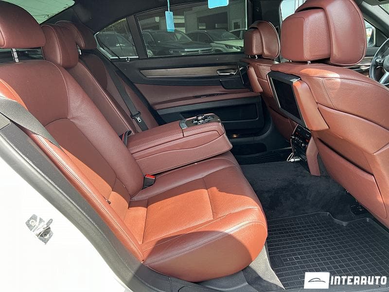 BMW 730 2010 — Миниатюра 23