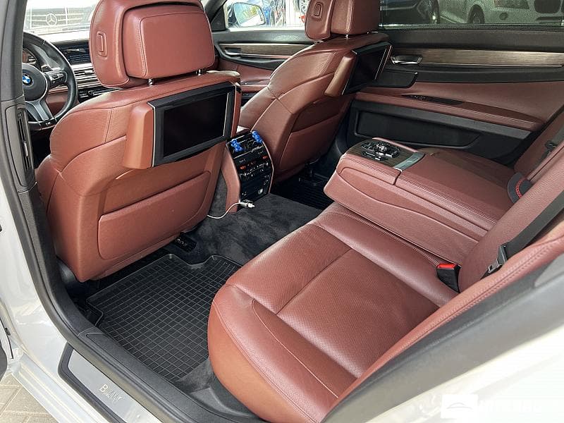 BMW 730 2010 — Миниатюра 21