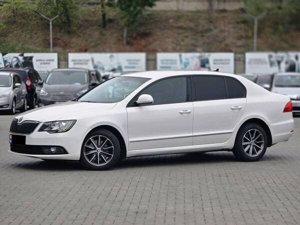 2014 Skoda Superb — Miniatură 2