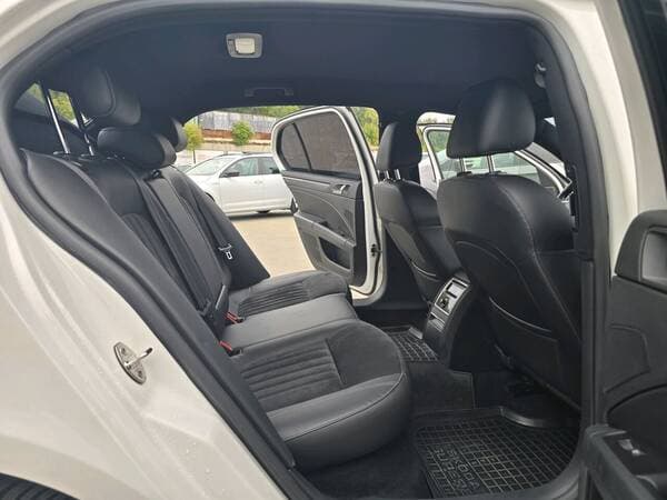 2014 Skoda Superb — Miniatură 16