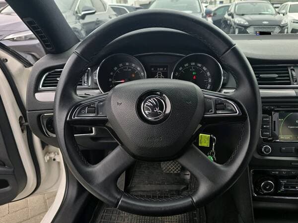 2014 Skoda Superb — Miniatură 8