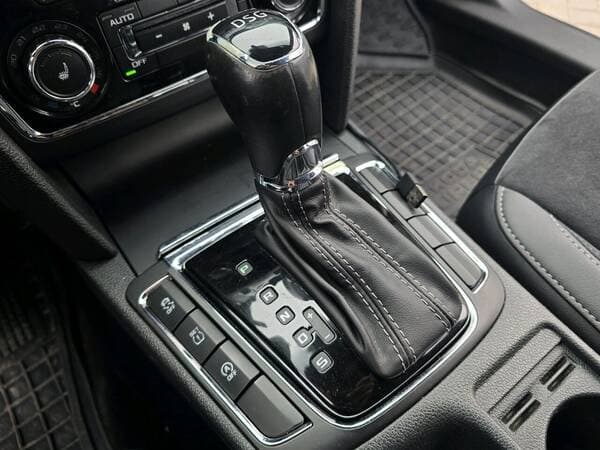 2014 Skoda Superb — Miniatură 12
