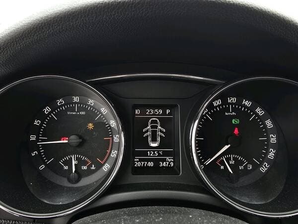 2014 Skoda Superb — Miniatură 9
