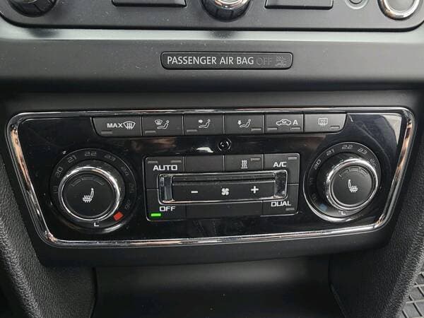 2014 Skoda Superb — Miniatură 11