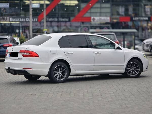 2014 Skoda Superb — Miniatură 3