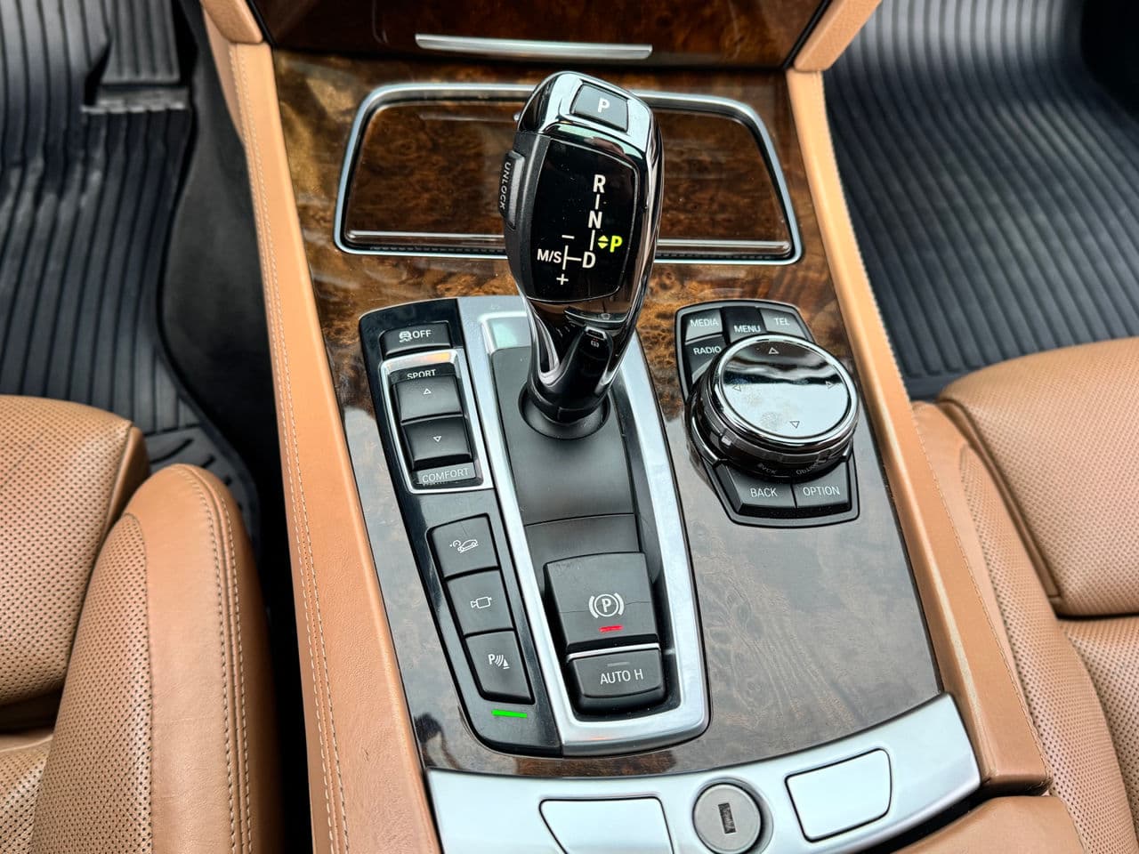 BMW 740 2013 — Миниатюра 13