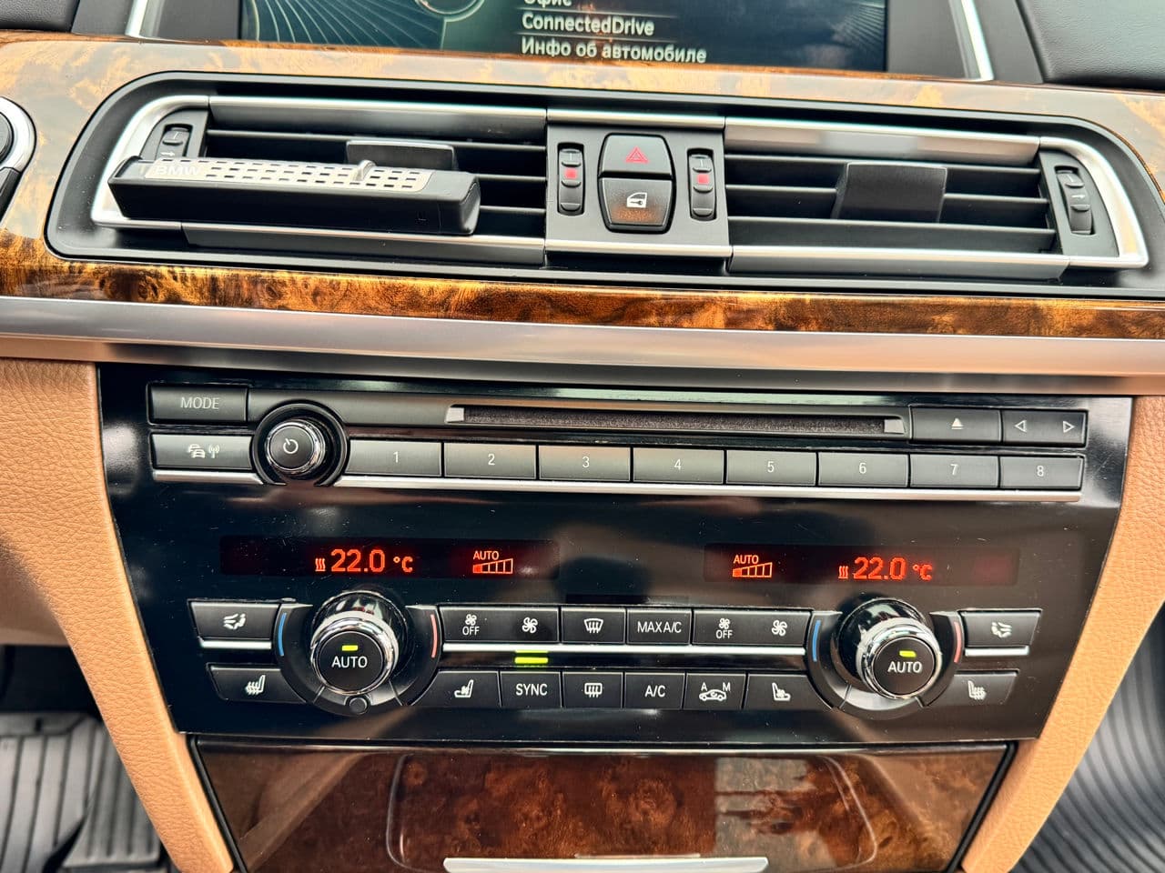 BMW 740 2013 — Миниатюра 12