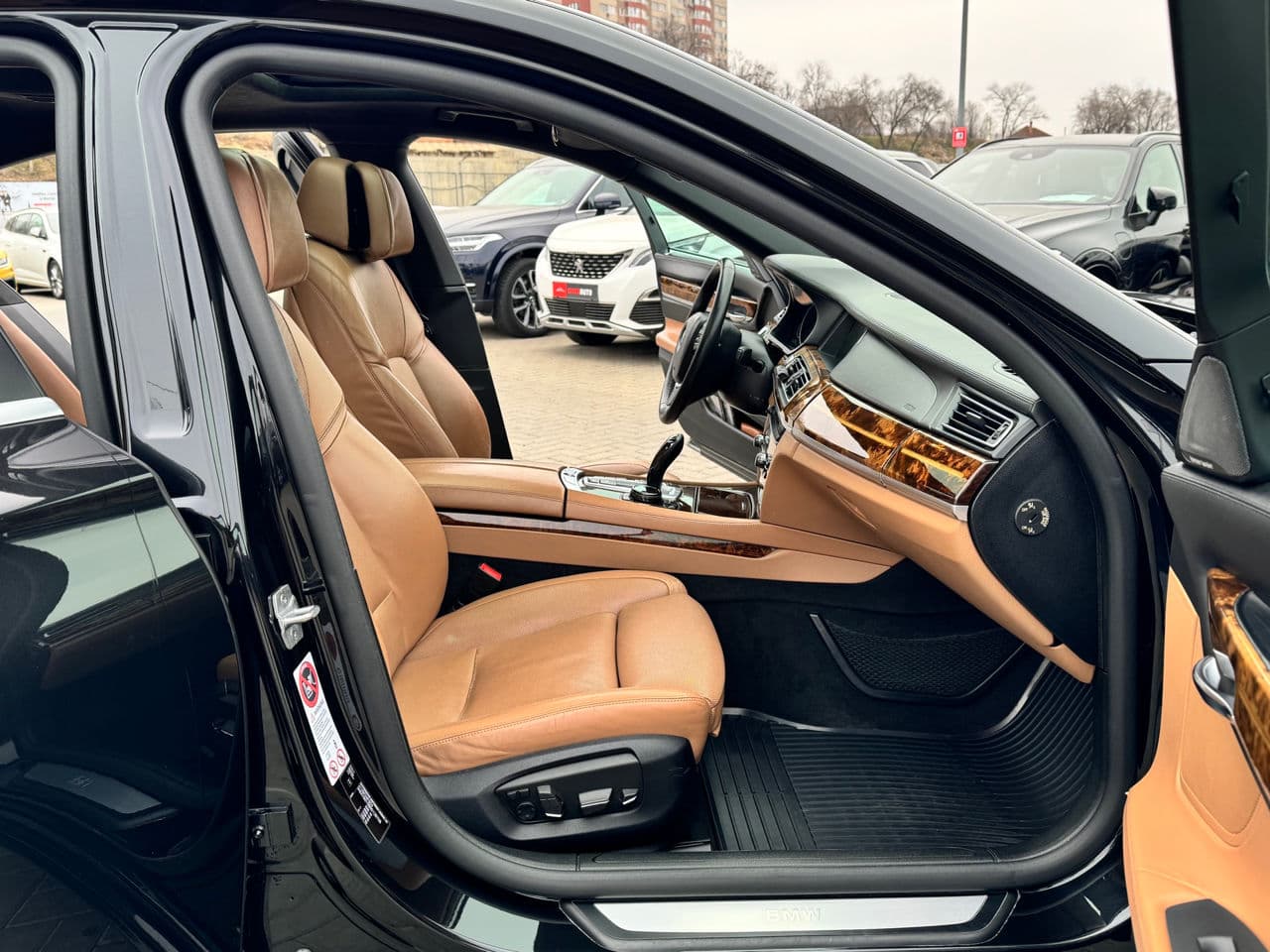 BMW 740 2013 — Миниатюра 17