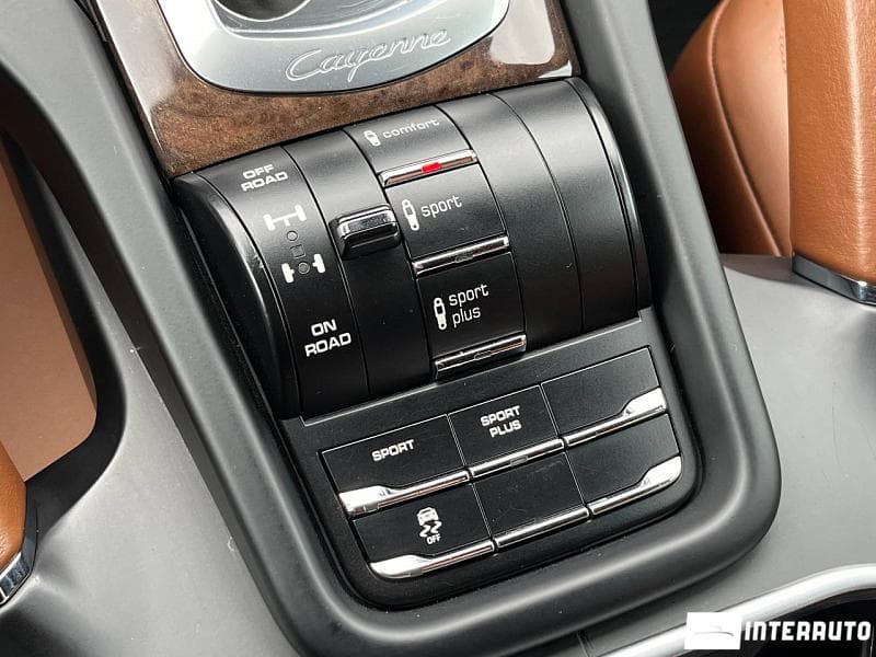 2016 Porsche Cayenne — Miniatură 14
