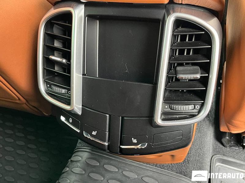 2016 Porsche Cayenne — Miniatură 15