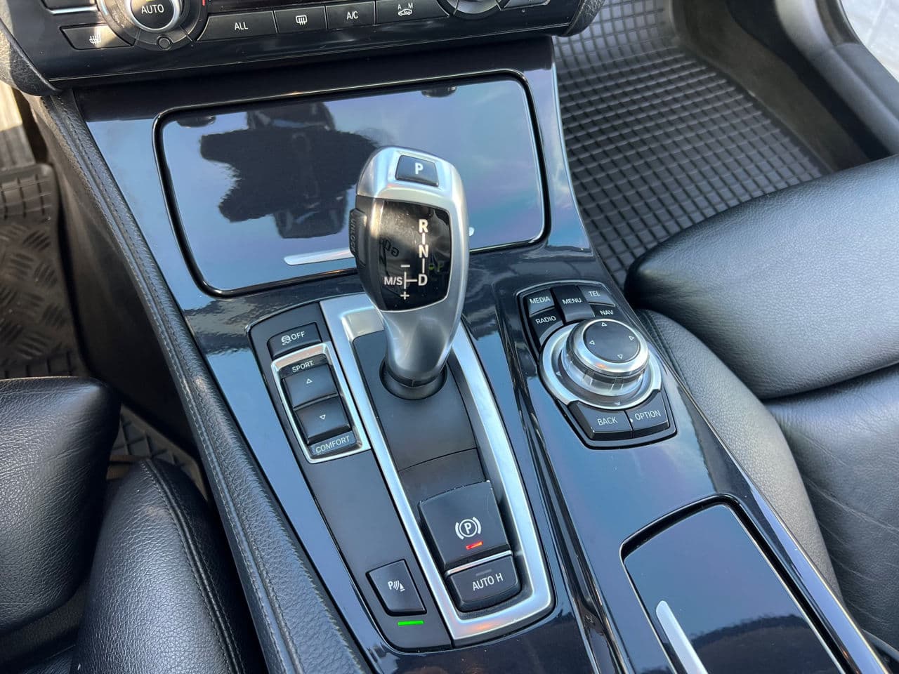 BMW 525 2012 — Миниатюра 10