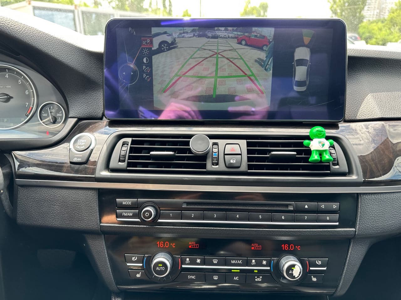 BMW 528 2014 — Миниатюра 10