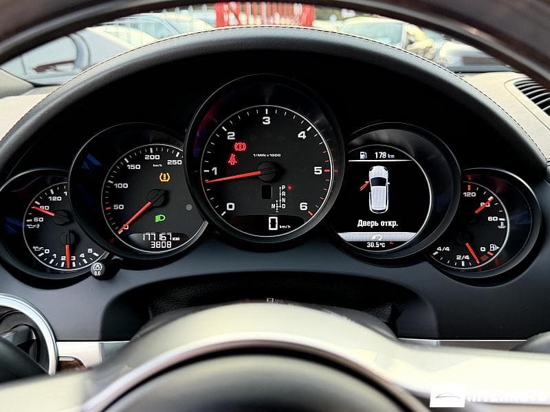 Porsche Cayenne 2016 — Миниатюра 8