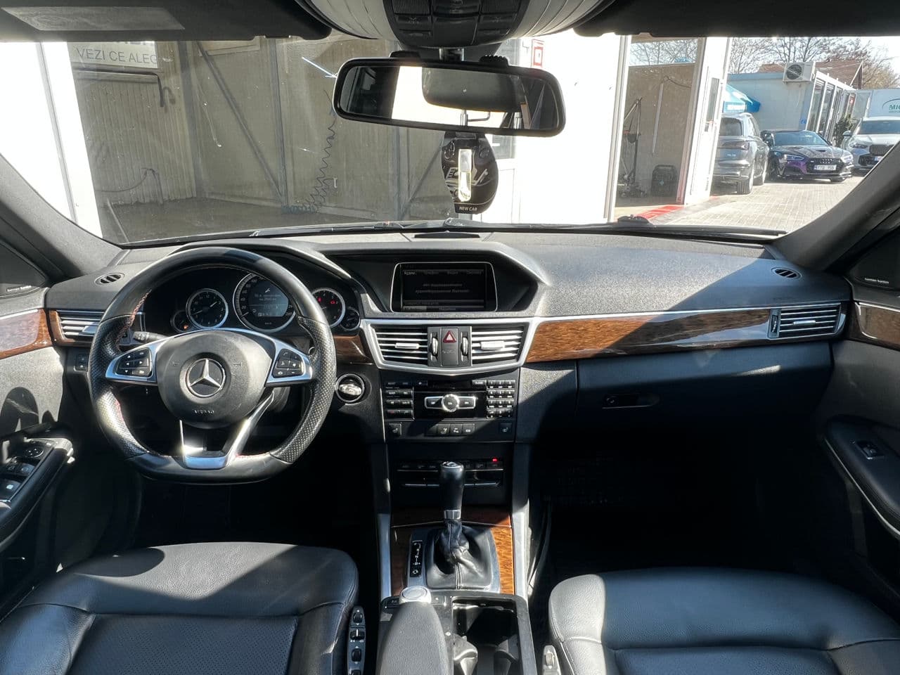 Mercedes E 200 2011 — Миниатюра 5
