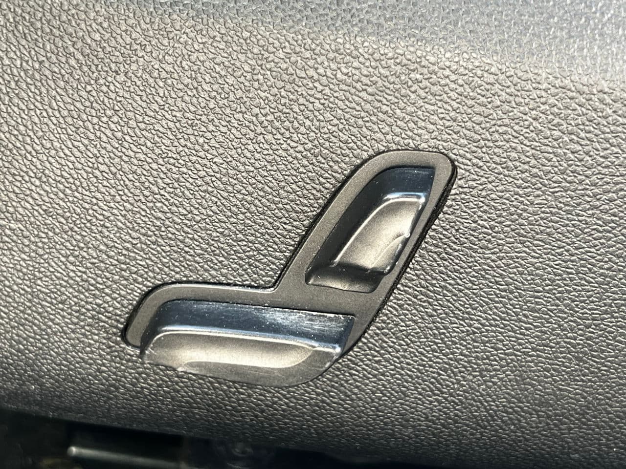 Mercedes E 200 2011 — Миниатюра 12