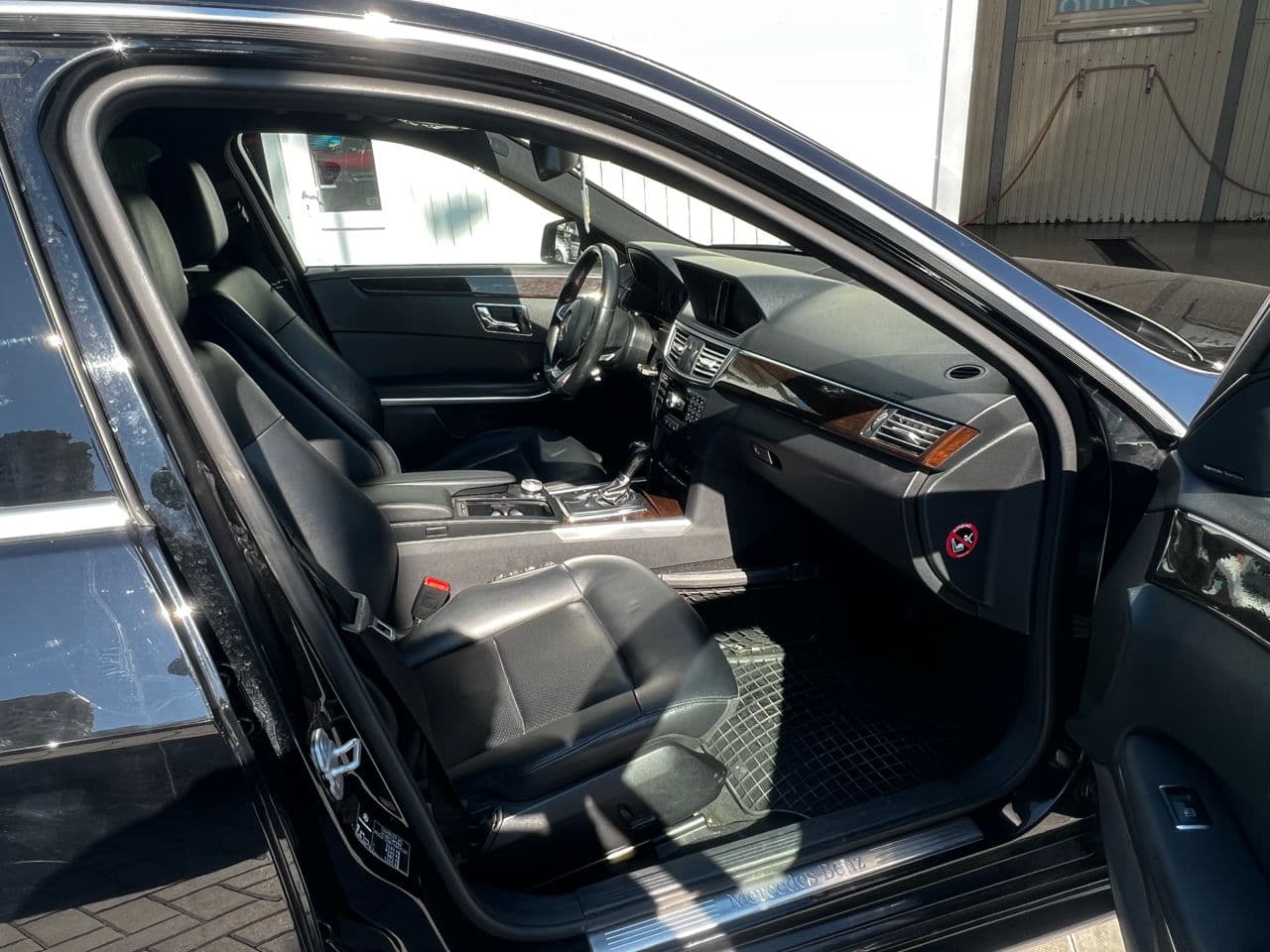 Mercedes E 200 2011 — Миниатюра 6