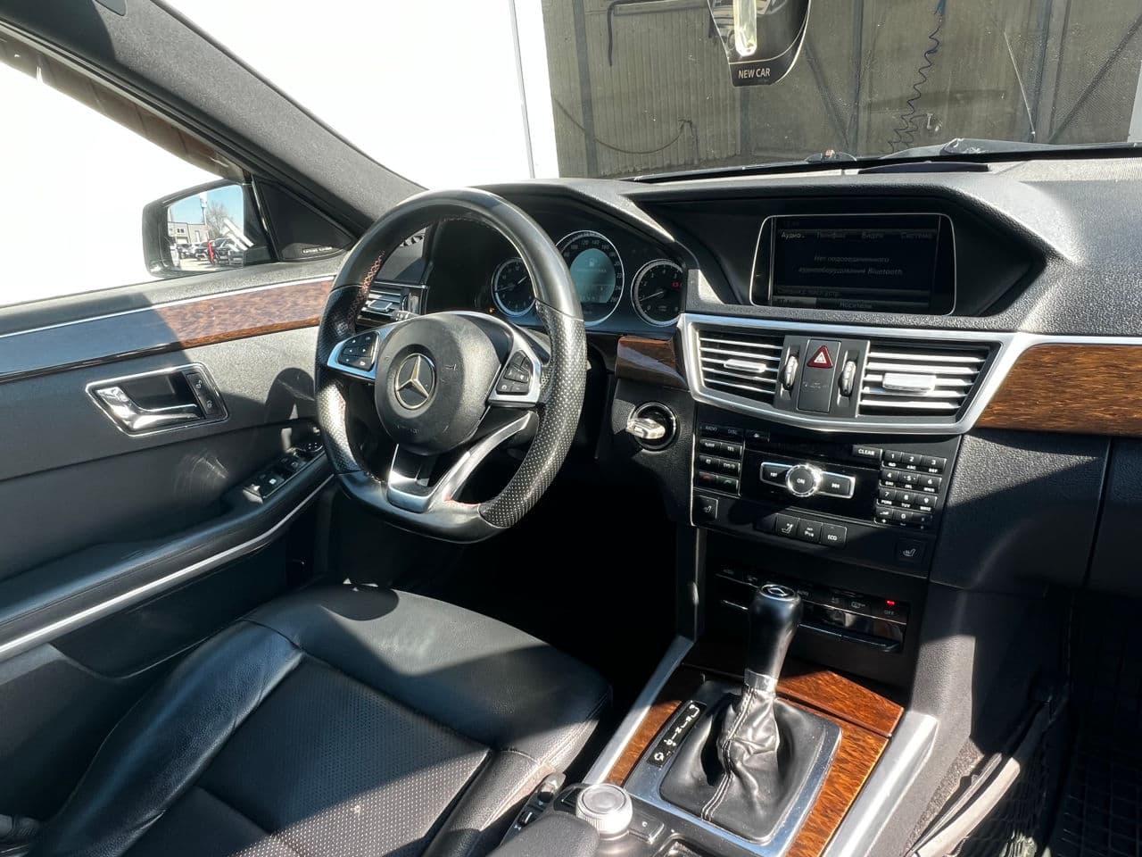 Mercedes E 200 2011 — Миниатюра 8