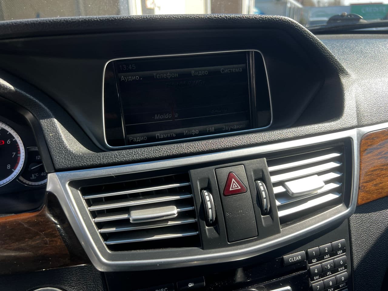 Mercedes E 200 2011 — Миниатюра 10