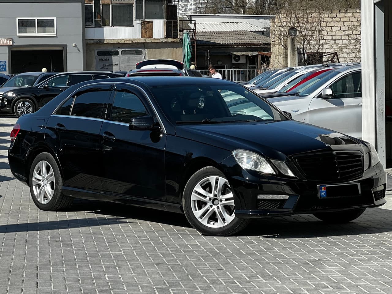 Mercedes E 200 2011 — Миниатюра 3