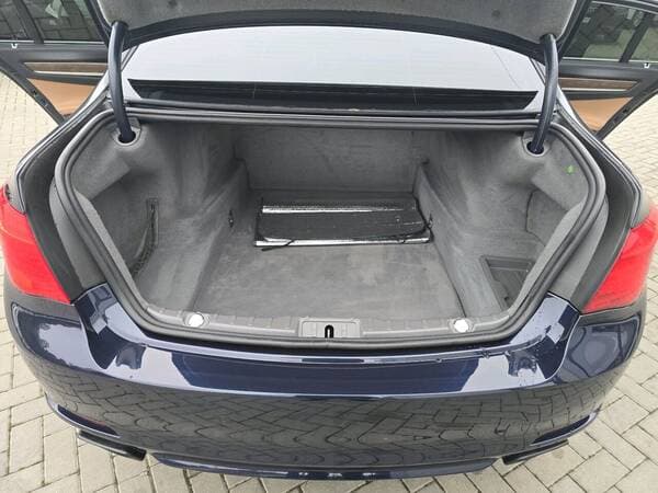 BMW 740 2010 — Миниатюра 19