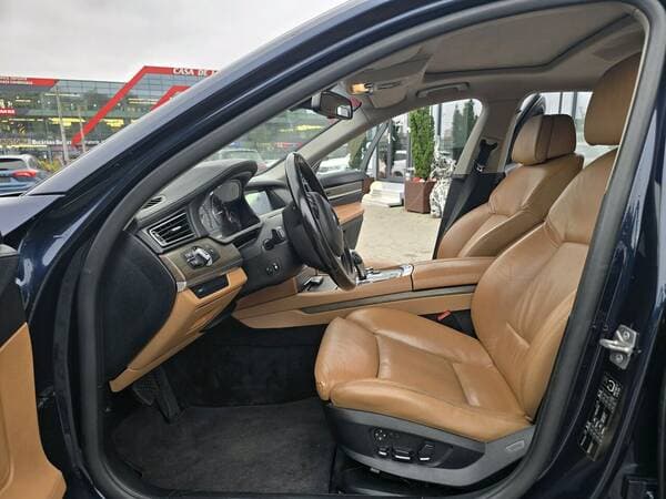 BMW 740 2010 — Миниатюра 6