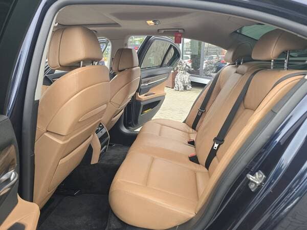 BMW 740 2010 — Миниатюра 16