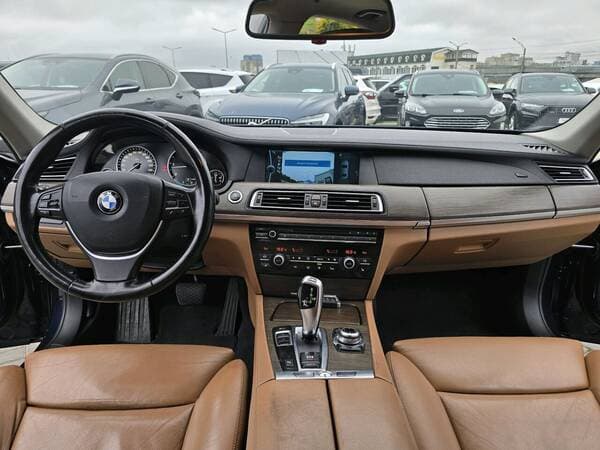 BMW 740 2010 — Миниатюра 8