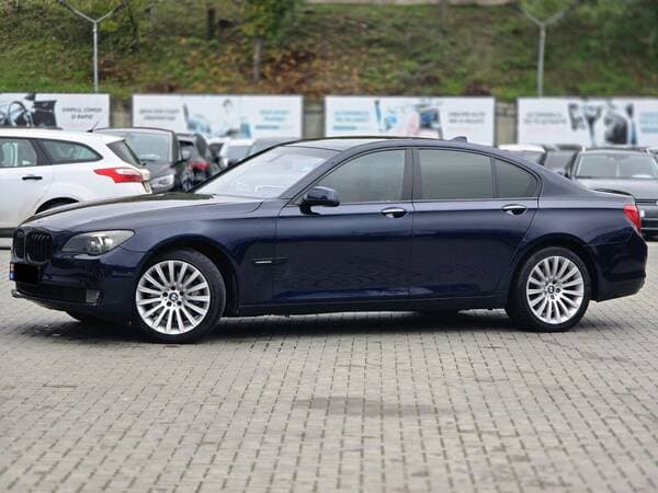 BMW 740 2010 — Миниатюра 2